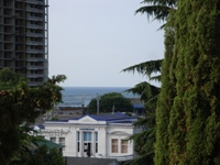 Вид с балкона 5-го этажа на море - увеличить