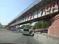 Подъезжаем к Новороссийску - мост через трассу - увеличить